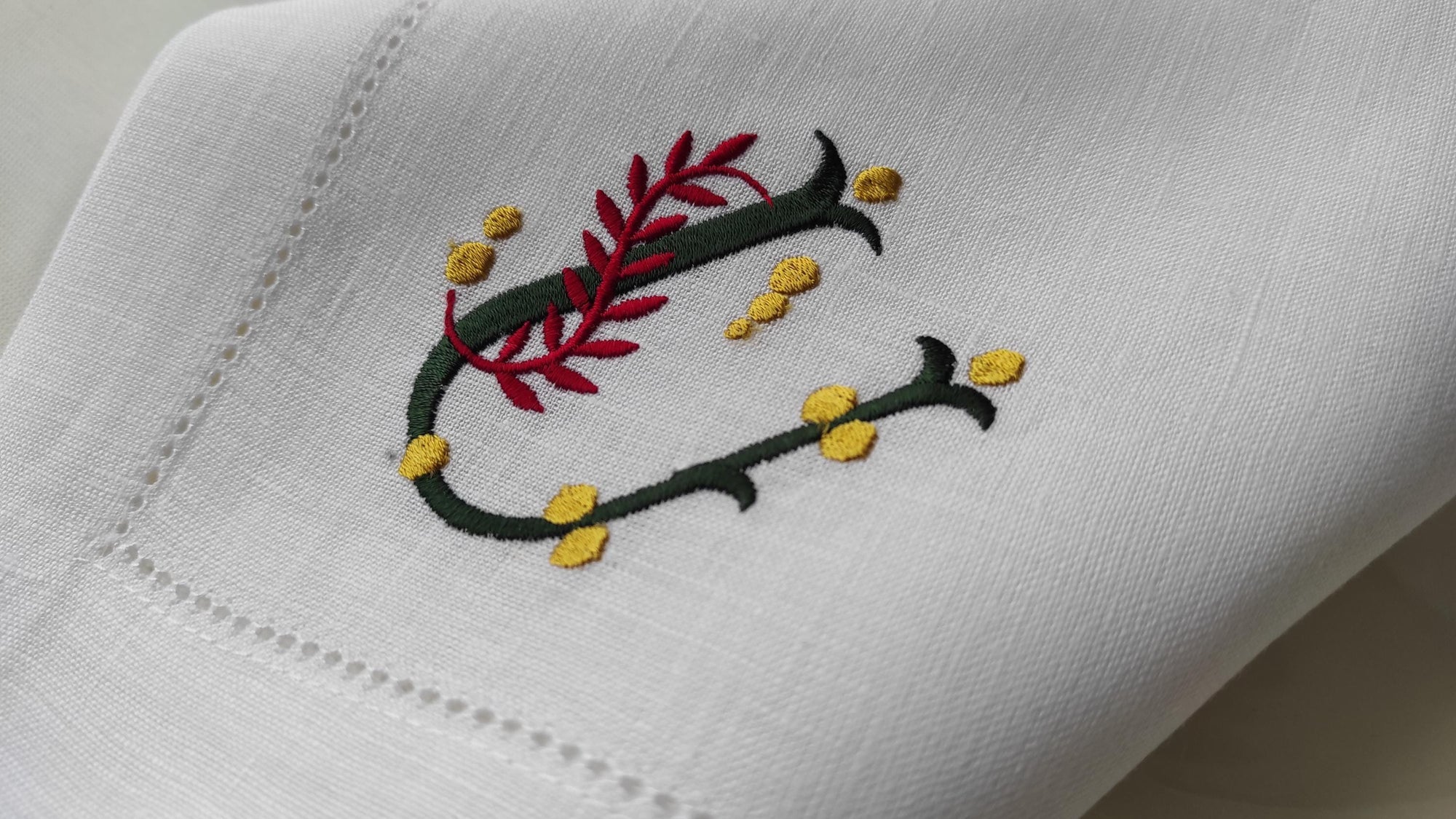Christmas Monogrammed Napkins, Personalized Xmas Linen Napkins, Holly Monogrammed Linen Napkins, Christmas Custom Misletoe Linen Napkins