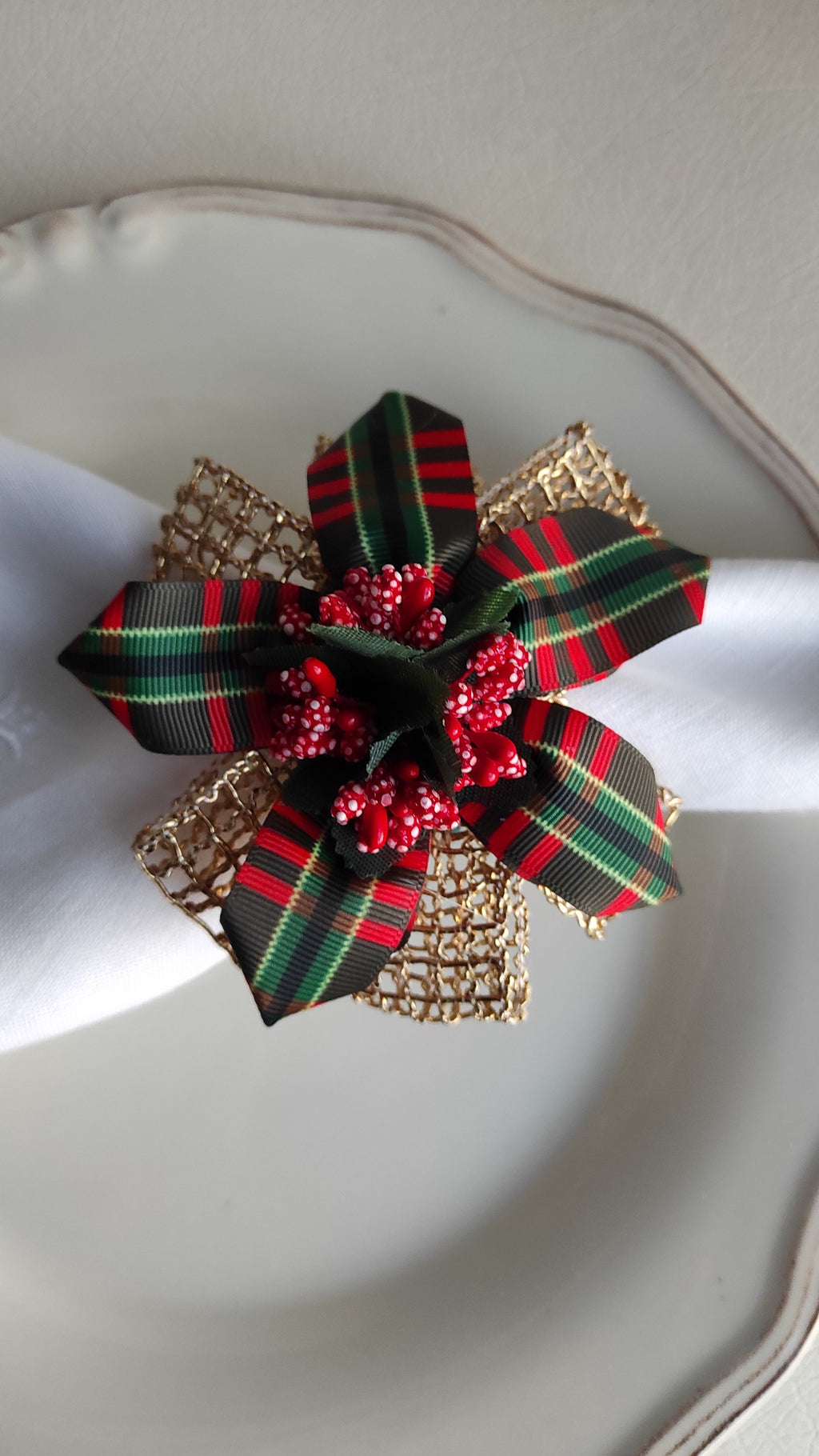 Christmas Mistletoe Napkin Ring, Christmas Buffalo Plaid Berry Napkin Rings, Holly Napkin Ring, Christmas Table Decor, Xmas Napkin Holder