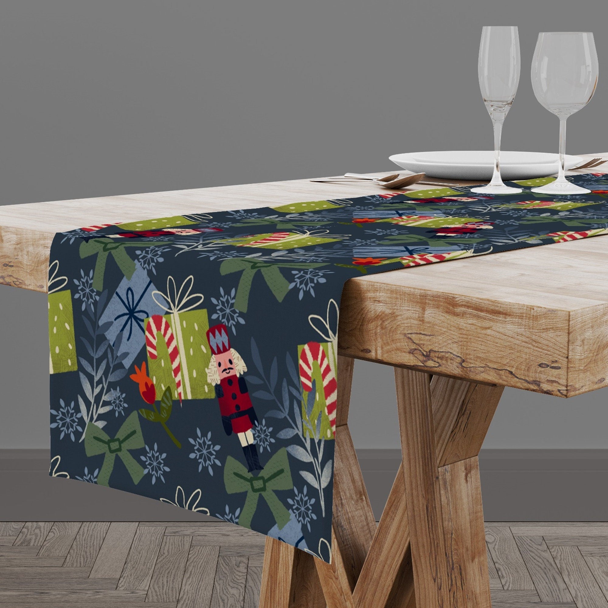 Christmas Table Runner, Holly Table Runner, Xmas Table Runner, Christmas Party Table Runner, Christmas Gift