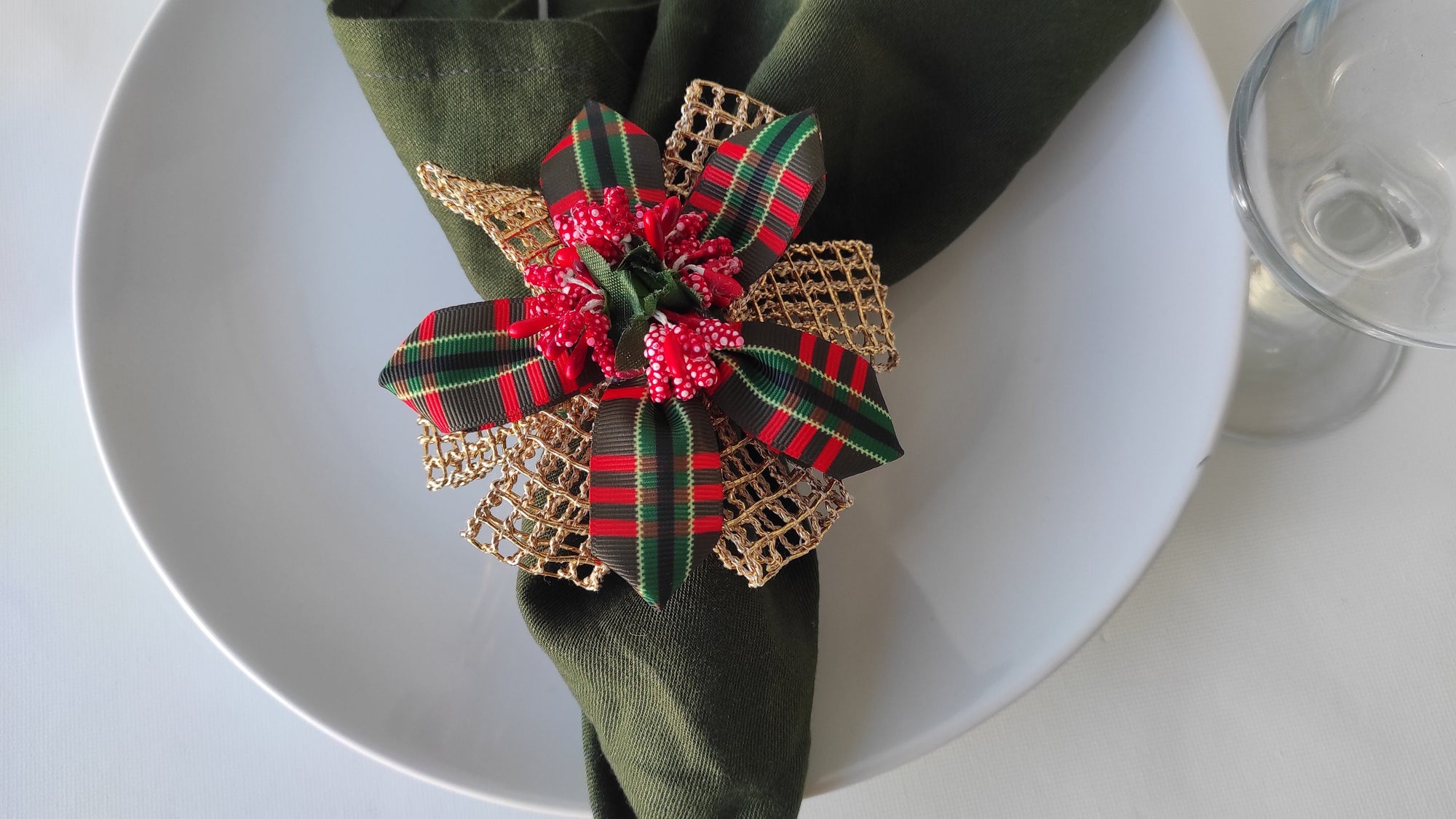 Christmas Mistletoe Napkin Ring, Christmas Buffalo Plaid Berry Napkin Rings, Holly Napkin Ring, Christmas Table Decor, Xmas Napkin Holder