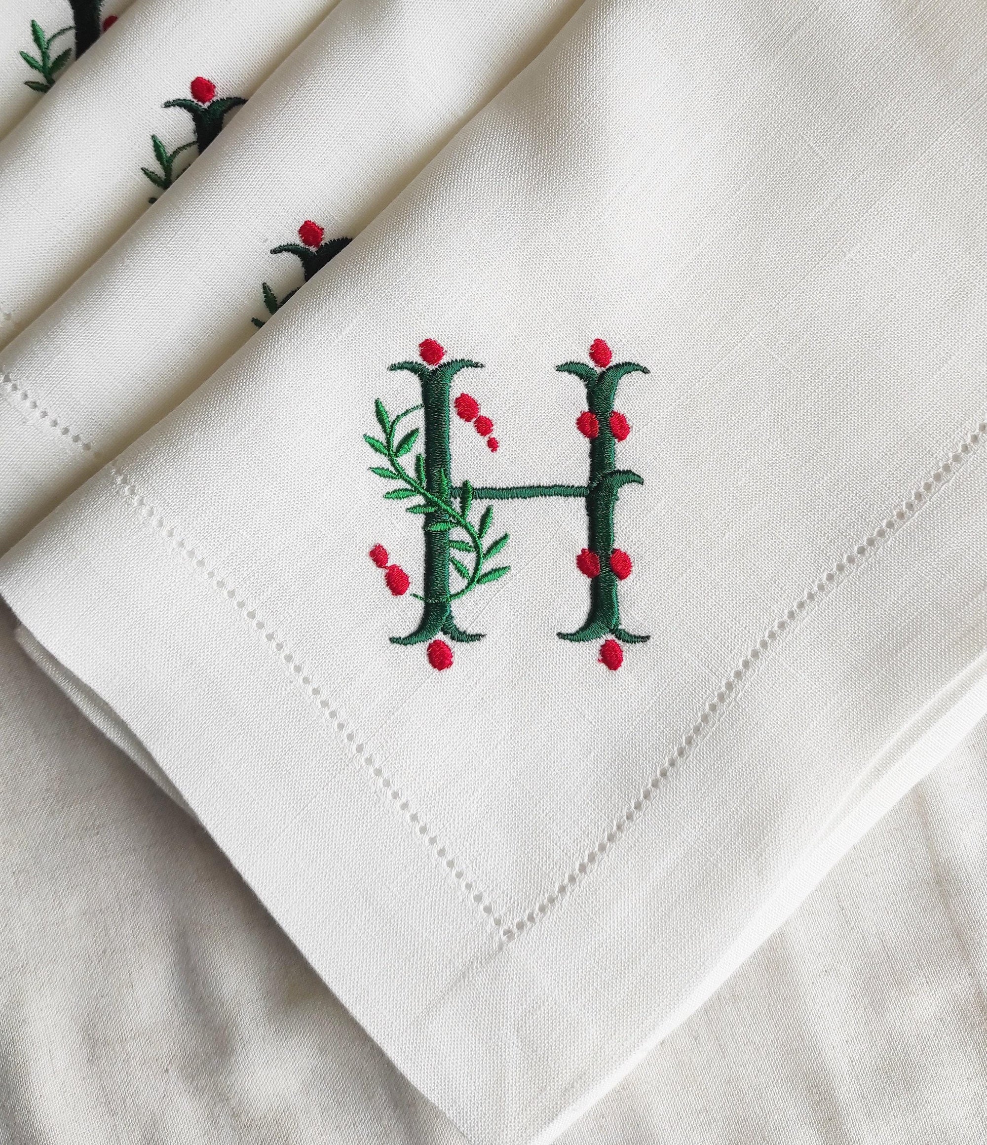 Christmas Monogrammed Napkins, Personalized Xmas Linen Napkins, Holly Monogrammed Linen Napkins, Christmas Custom Misletoe Linen Napkins