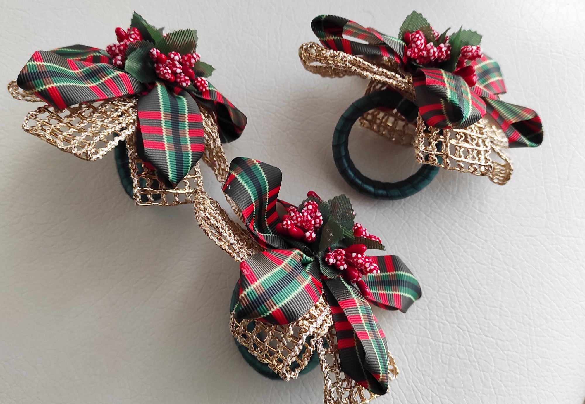 Christmas Mistletoe Napkin Ring, Christmas Buffalo Plaid Berry Napkin Rings, Holly Napkin Ring, Christmas Table Decor, Xmas Napkin Holder