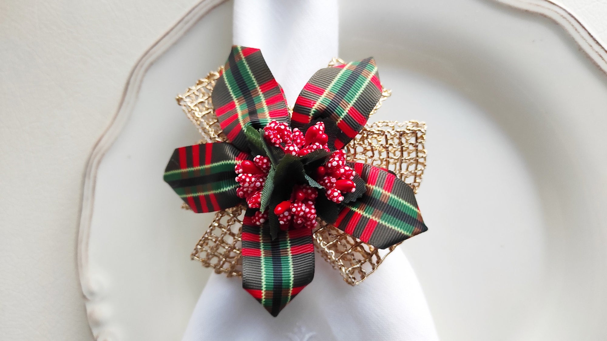 Christmas Mistletoe Napkin Ring, Christmas Buffalo Plaid Berry Napkin Rings, Holly Napkin Ring, Christmas Table Decor, Xmas Napkin Holder