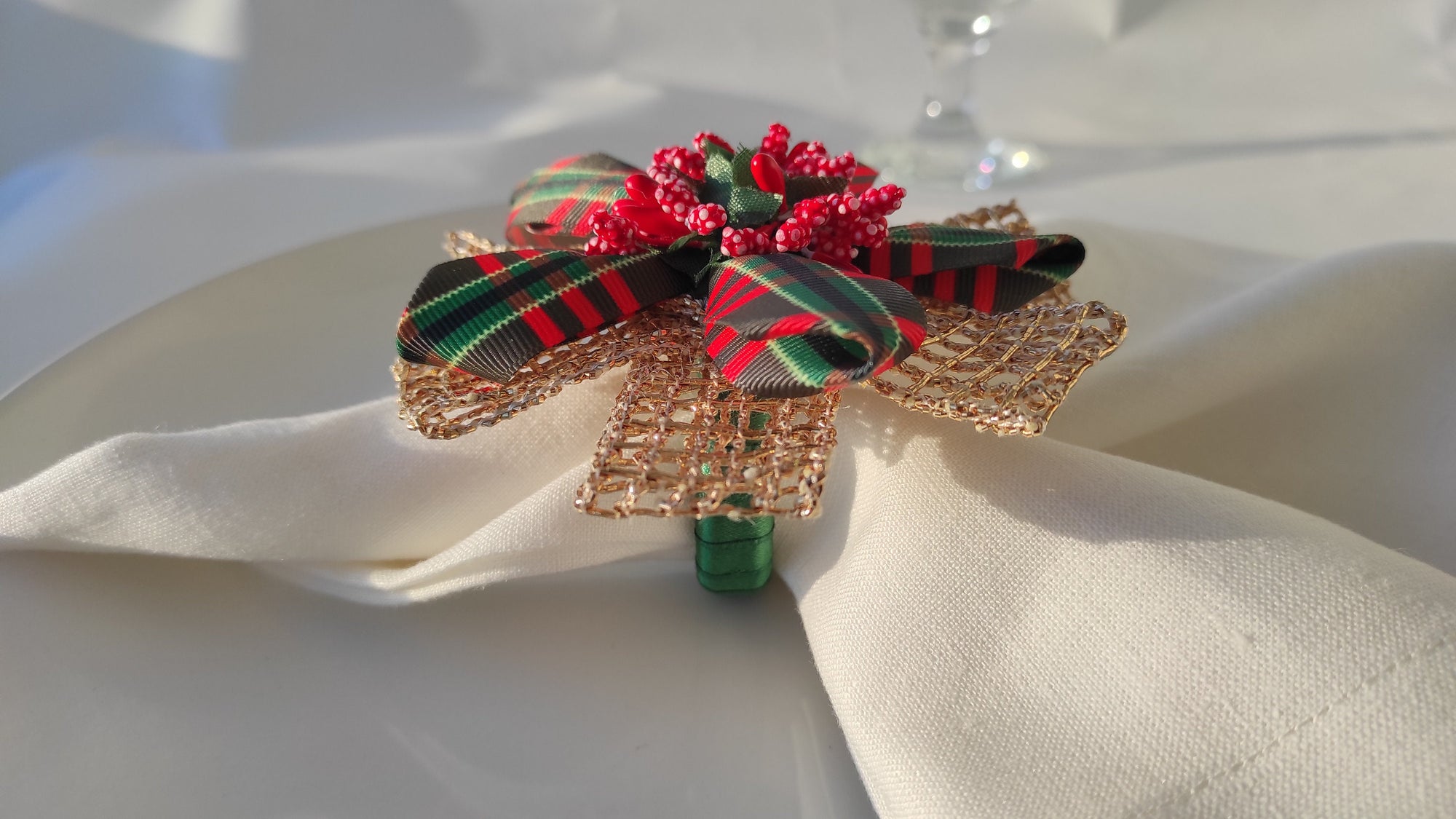 Christmas Mistletoe Napkin Ring, Christmas Buffalo Plaid Berry Napkin Rings, Holly Napkin Ring, Christmas Table Decor, Xmas Napkin Holder
