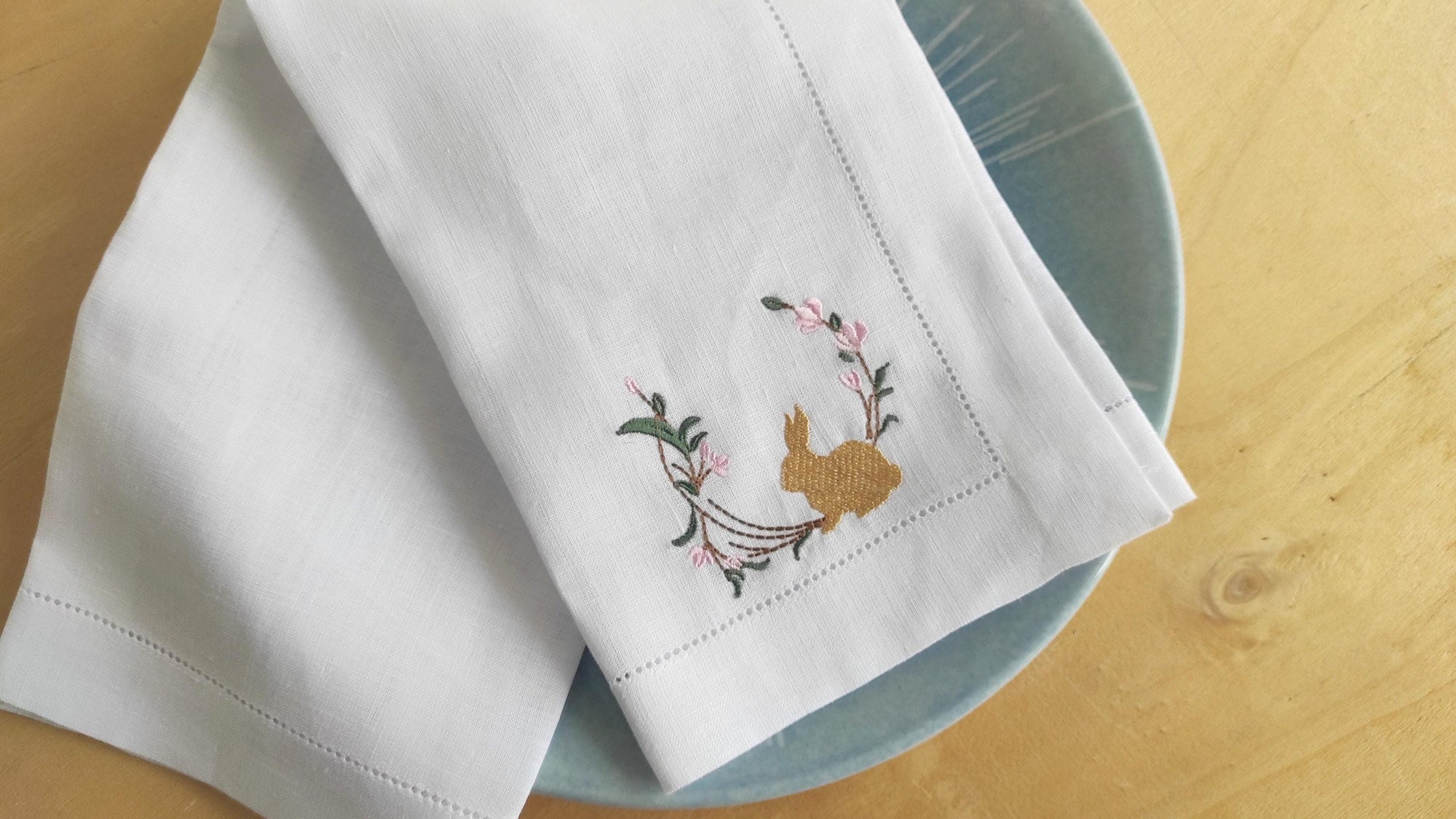 Easter Napkins, Easter Embroidered Linen Napkins, Easter Bunny Linen Napkins, Peter Rabbit Easter Linen Napkins, Easter Party Napkins