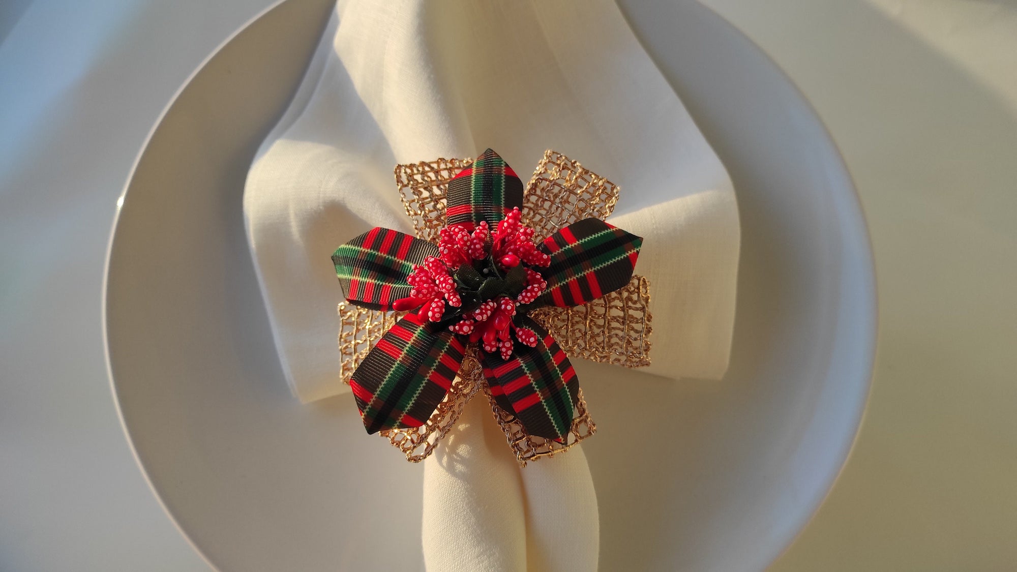 Christmas Mistletoe Napkin Ring, Christmas Buffalo Plaid Berry Napkin Rings, Holly Napkin Ring, Christmas Table Decor, Xmas Napkin Holder
