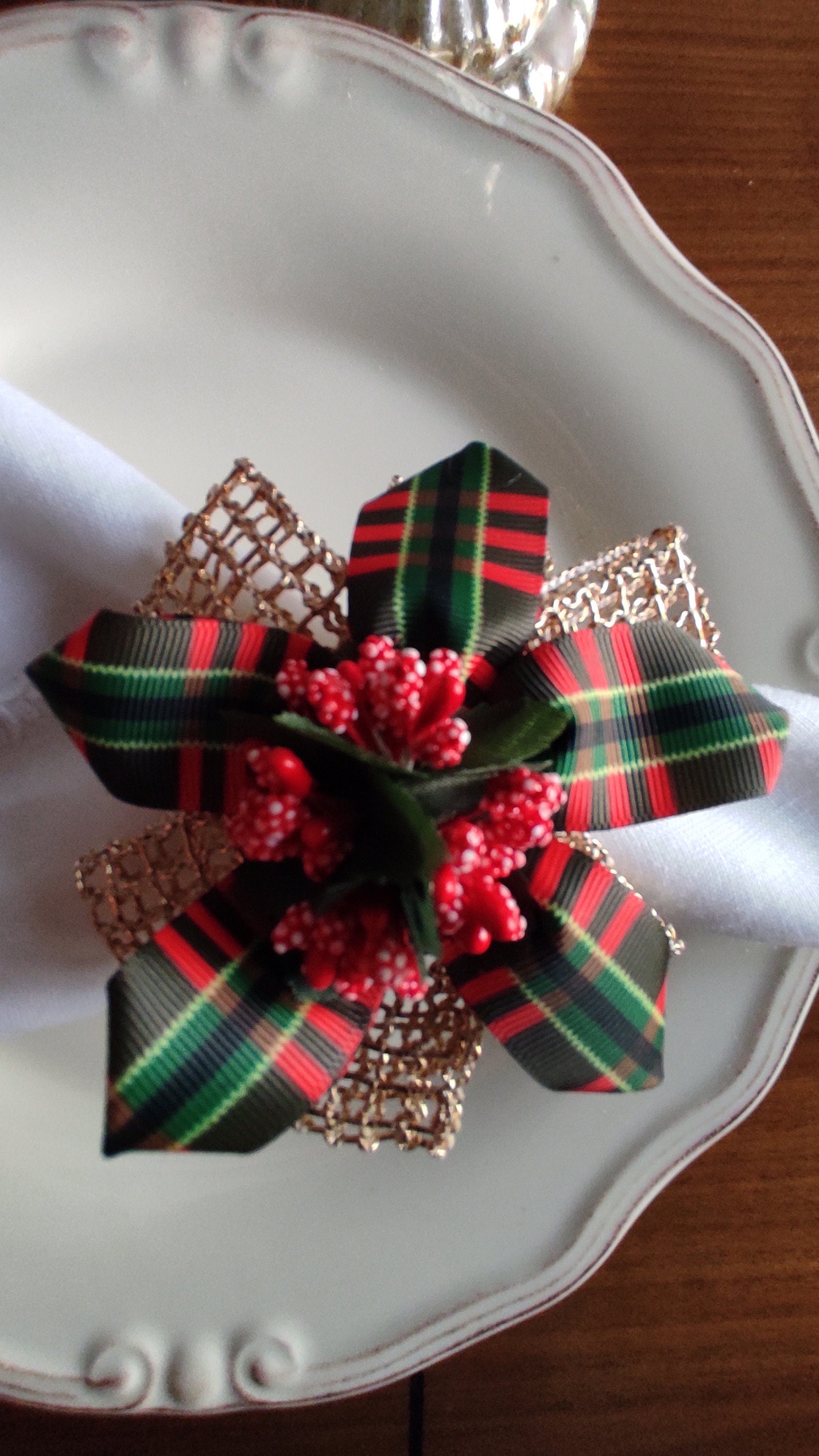 Christmas Mistletoe Napkin Ring, Christmas Buffalo Plaid Berry Napkin Rings, Holly Napkin Ring, Christmas Table Decor, Xmas Napkin Holder