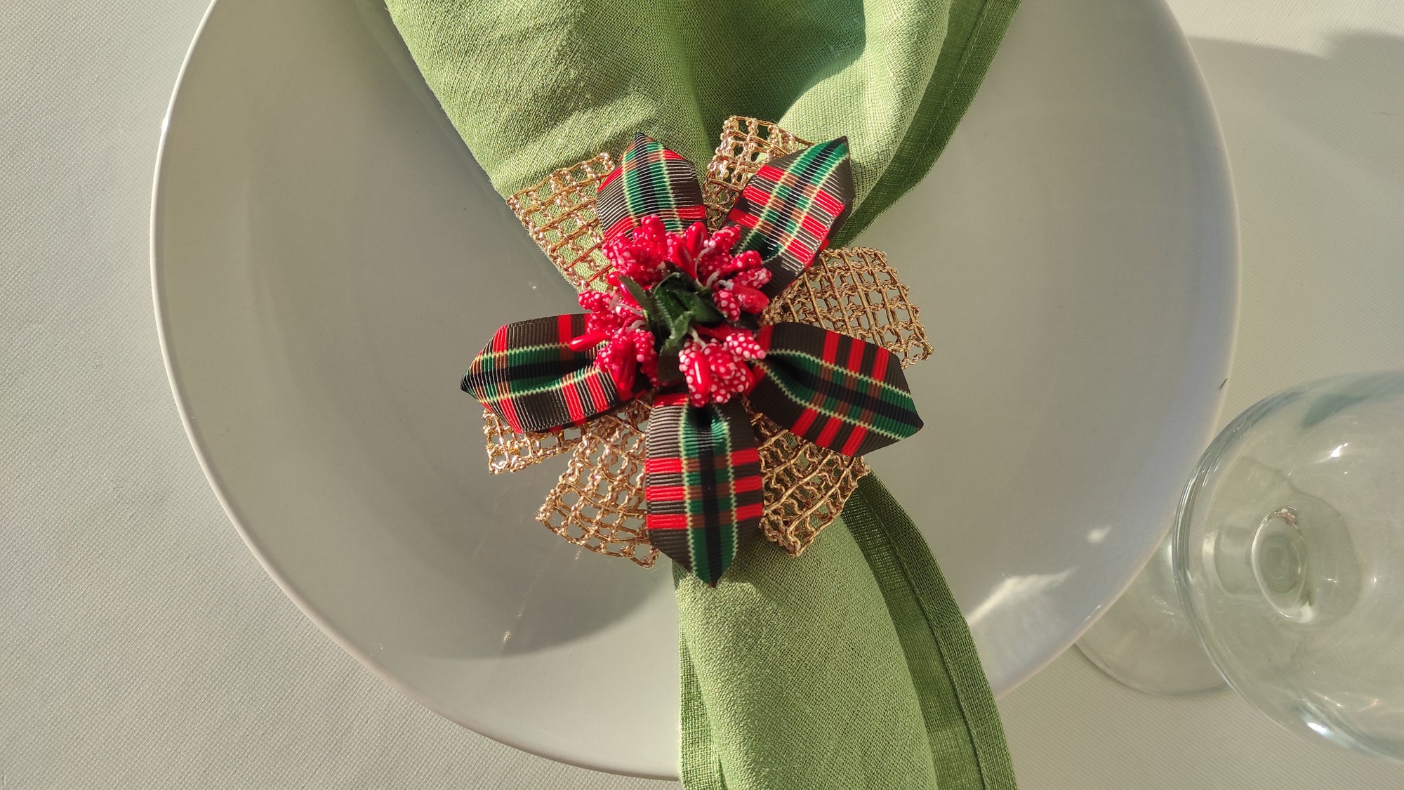 Christmas Mistletoe Napkin Ring, Christmas Buffalo Plaid Berry Napkin Rings, Holly Napkin Ring, Christmas Table Decor, Xmas Napkin Holder
