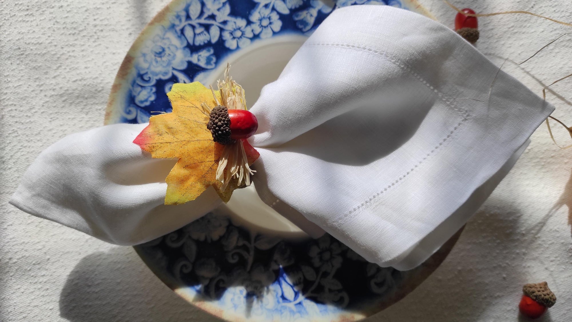 Autumn Acorns and Leaves Napkin Rings, Thanksgiving Napkin Ring, Fall Maple Leaf Napkin Rings, Thanksgiving Fall Napkin Ring
