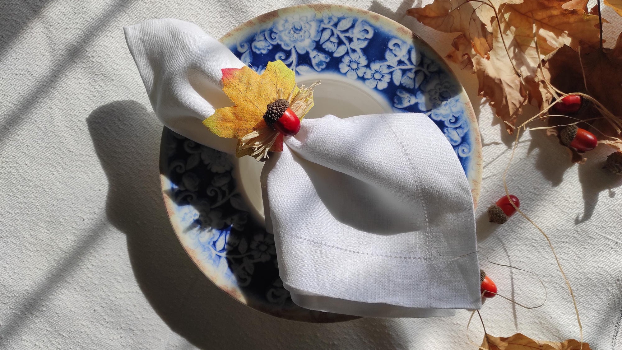Autumn Acorns and Leaves Napkin Rings, Thanksgiving Napkin Ring, Fall Maple Leaf Napkin Rings, Thanksgiving Fall Napkin Ring