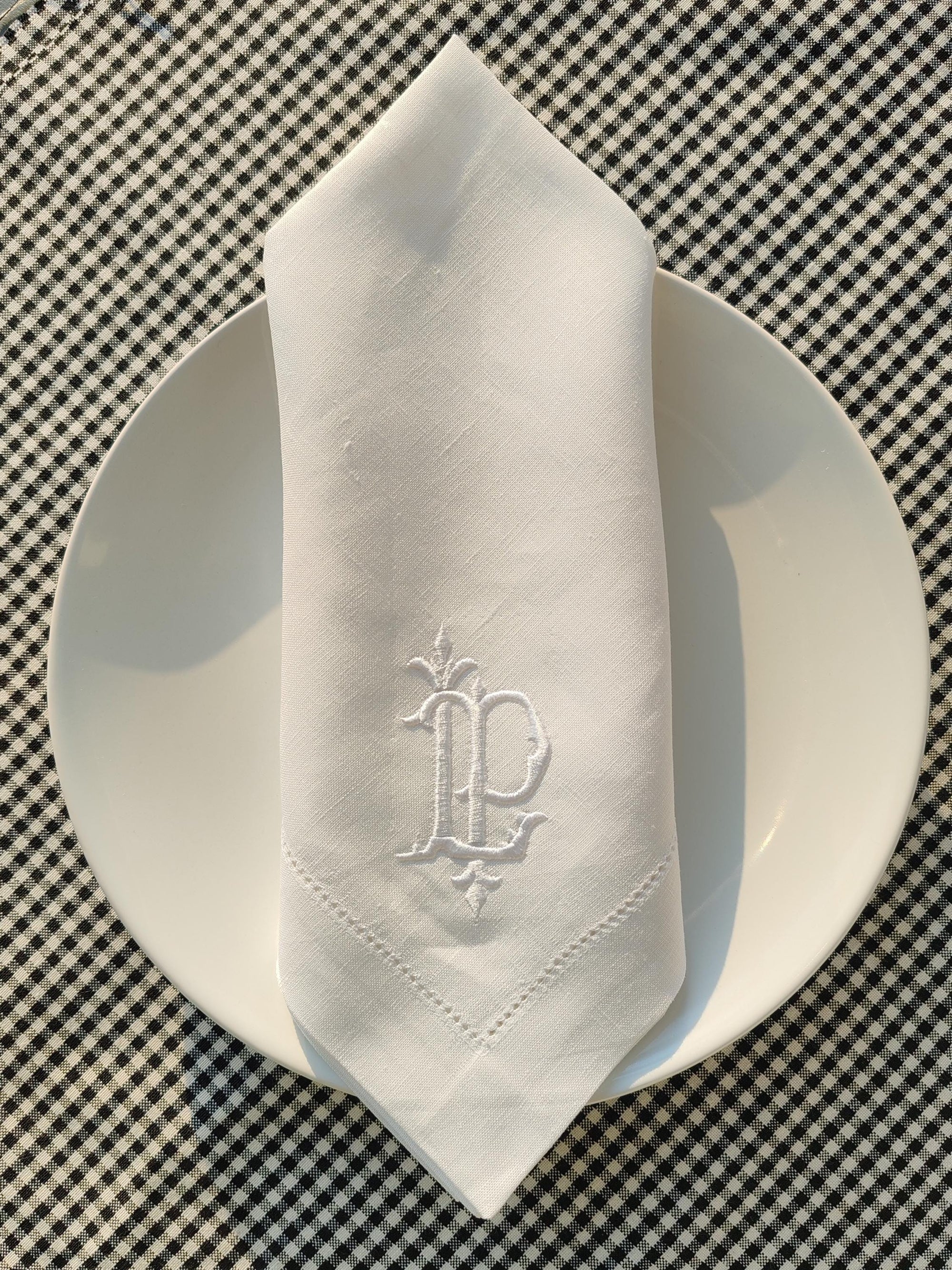 Personalized  Linen Napkins, Monogrammed Napkins, Custom Linen Napkins, Embroidered Initials on Wedding Napkin, Letter Monogrammed Napkins
