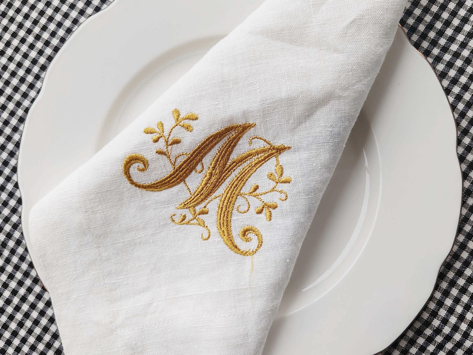 Letter Monogrammed Napkins, Personalized  Linen Napkins, Monogrammed Napkins, Custom Linen Napkins, Embroidered Initials on Wedding Napkin