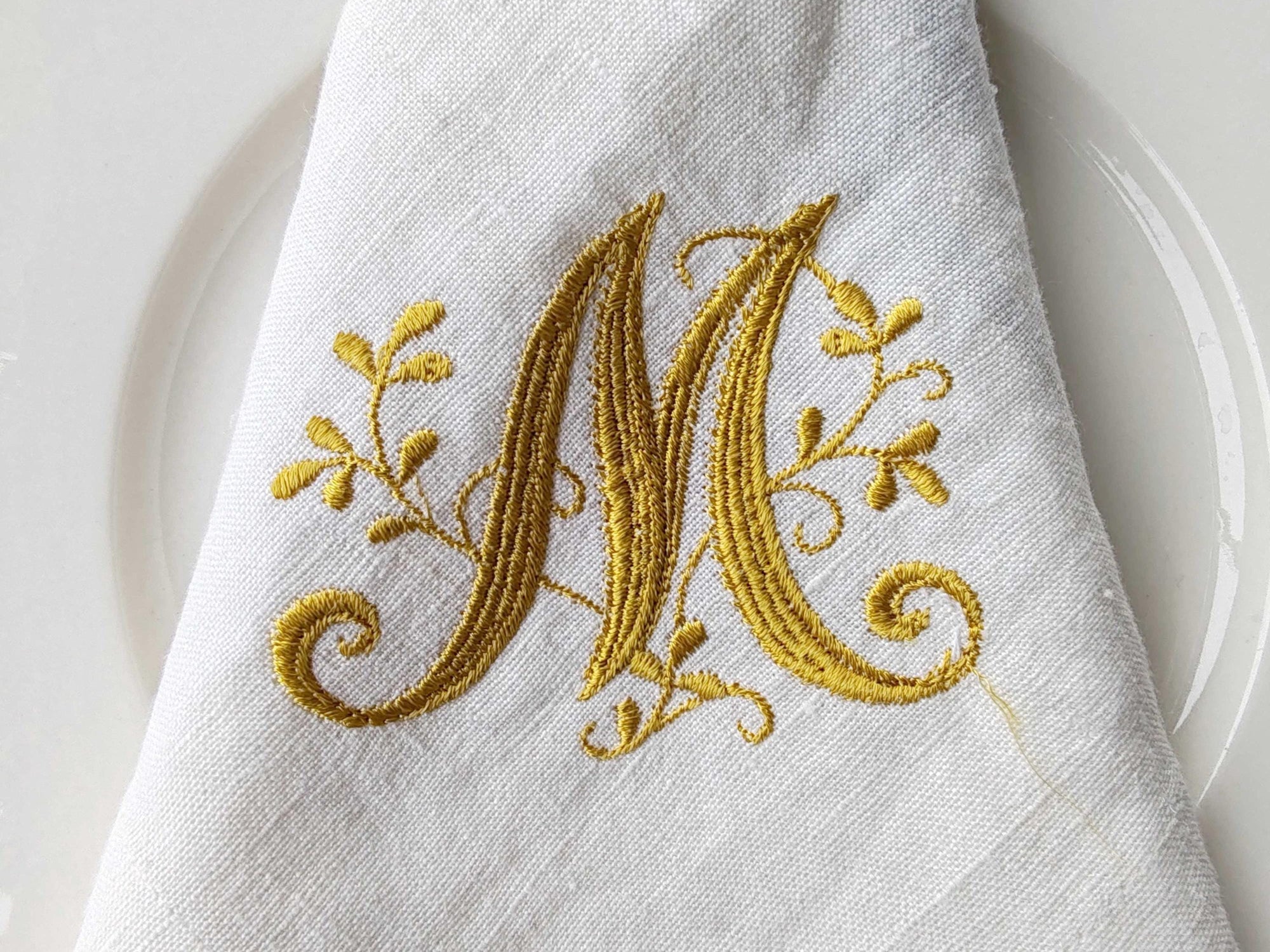 Letter Monogrammed Napkins, Personalized  Linen Napkins, Monogrammed Napkins, Custom Linen Napkins, Embroidered Initials on Wedding Napkin