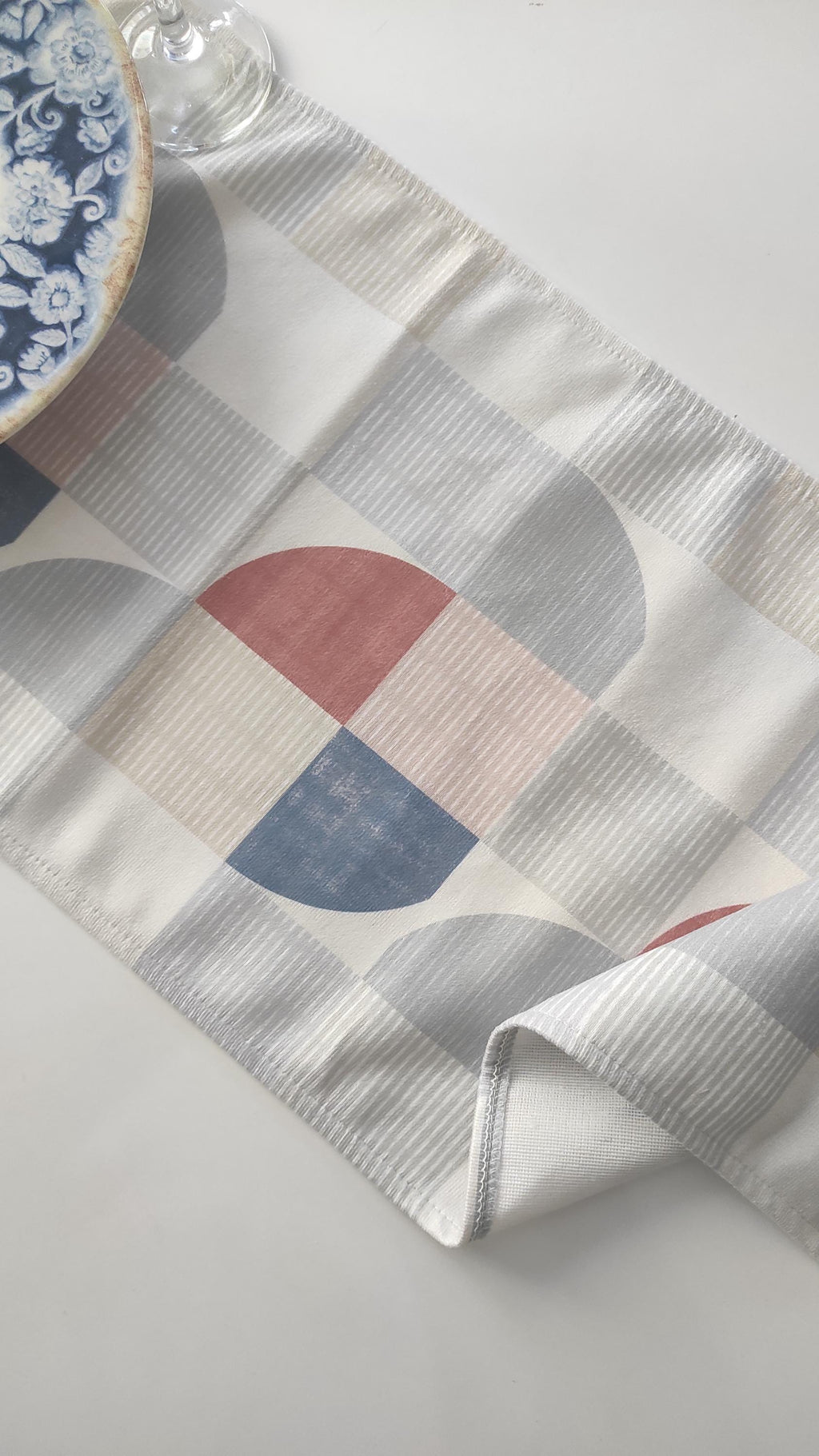 Retro Bauhaus Table Runner, Retro Black White Coffee Table Runner, Mid Century Modern Bauhaus Table Runner, 70s Retro Table Runners