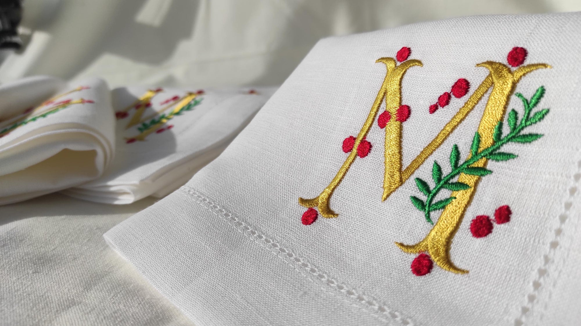 Embroidered Christmas Napkins, Mistletoe Embroidered Linen Napkin, Monogrammed Christmas Napkin, Personalized Christmas Napkins