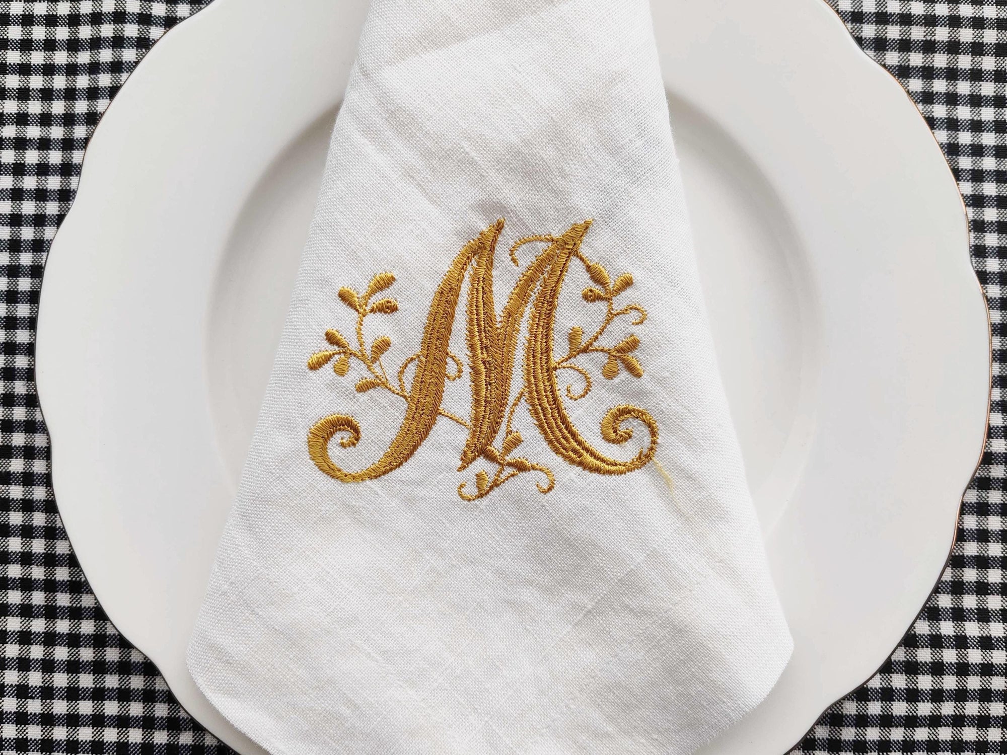 Letter Monogrammed Napkins, Personalized  Linen Napkins, Monogrammed Napkins, Custom Linen Napkins, Embroidered Initials on Wedding Napkin