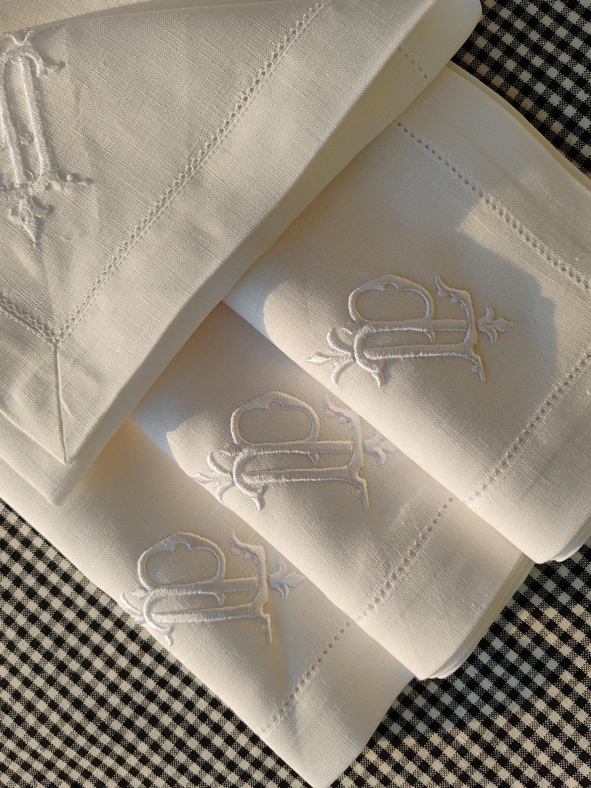 Personalized  Linen Napkins, Monogrammed Napkins, Custom Linen Napkins, Embroidered Initials on Wedding Napkin, Letter Monogrammed Napkins